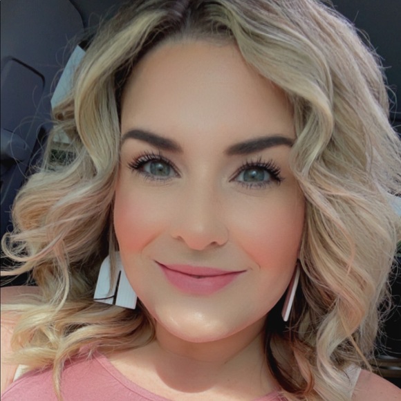 Meet your Posher, Megan - Picture 1 of 2